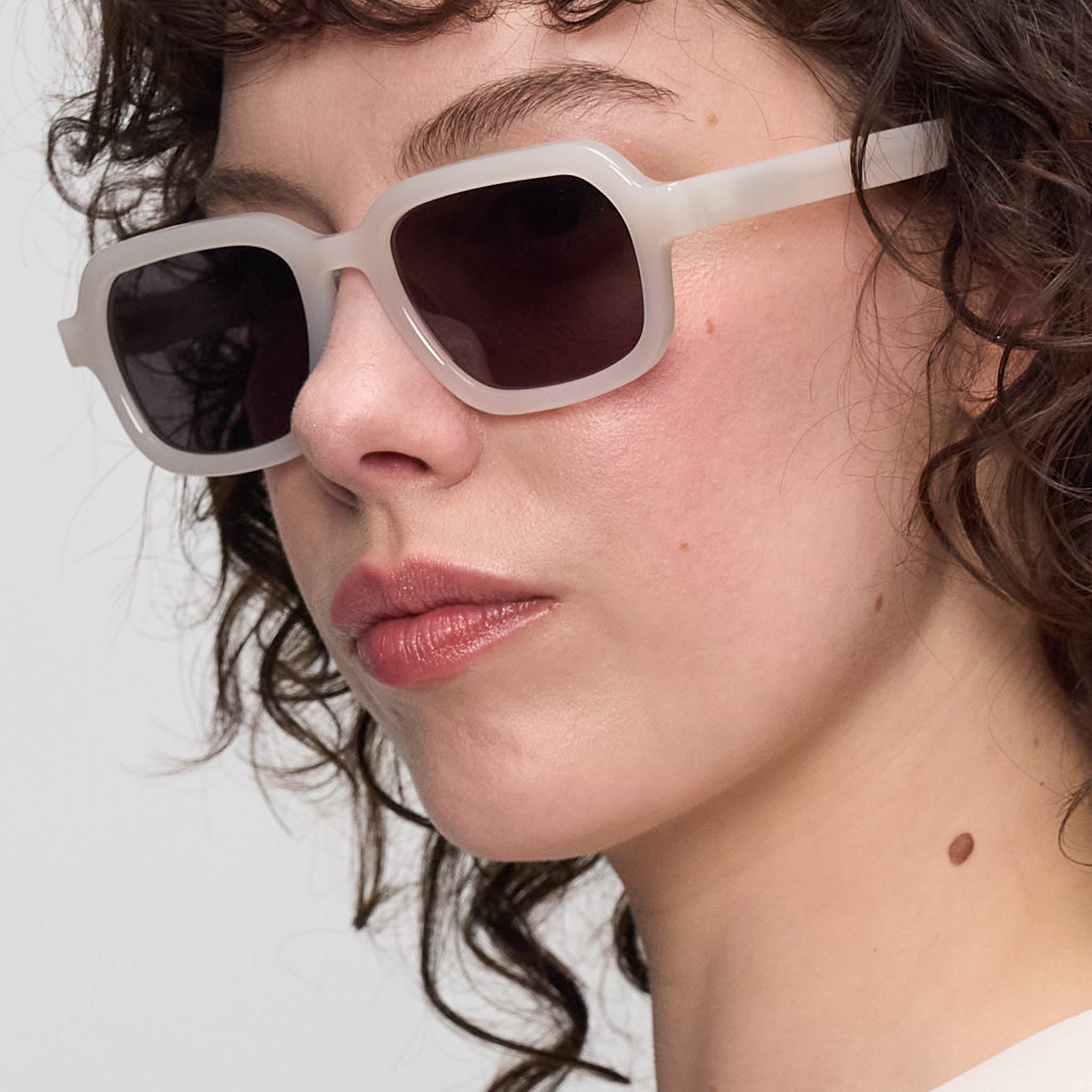 Dreamgaze II – Milky Beige / Gray