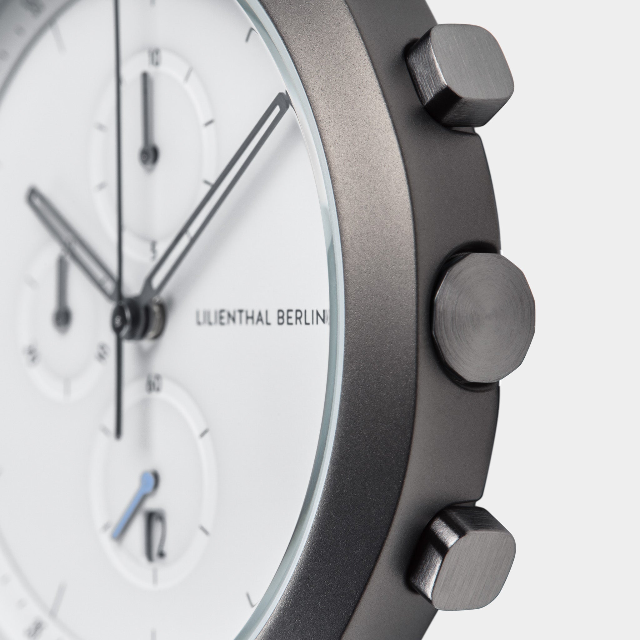 Chronograph – Dark Silver White