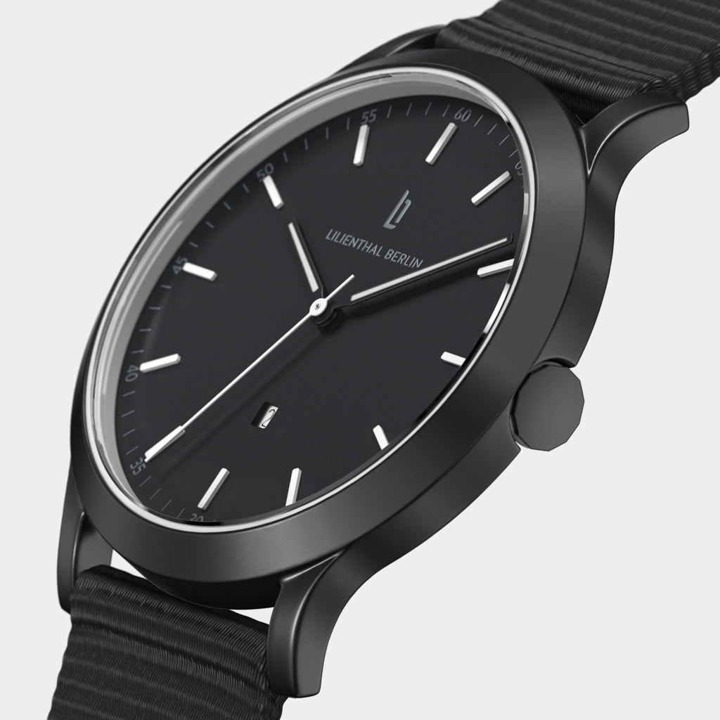 Huxley – Black White